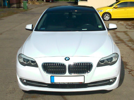 BMW 520D fóliázás: fényes fehér karosszéria fóliázás, üveghatású tető karosszéria fóliázás 2