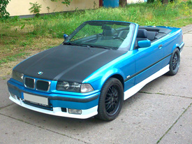 BMW E36 cabrio fóliázás: fényes metál kék és fehér karosszéria fóliázás 3