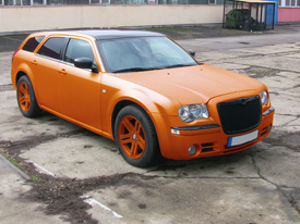 Chrysler 300C kombi fóliázás: matt narancssárga, üveghatású tető karosszéria fóliázás 1
